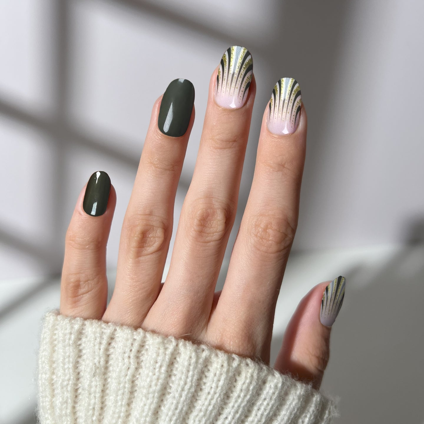 Night Blaze - Oval Sustainable Nails