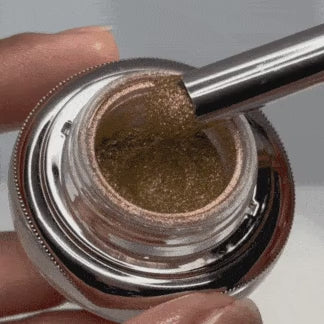 Luxe Luster - Classic Nail Powder application